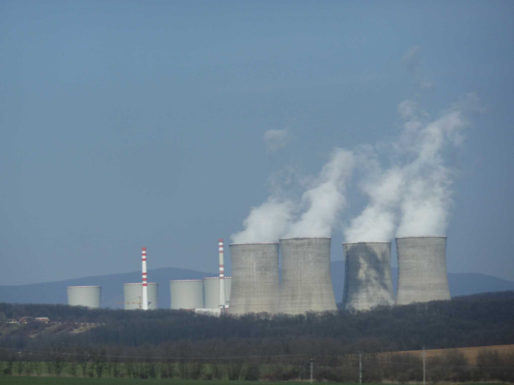 Jaderná elektrárna Mochovce se spouští s desetiletým zpožděním a dvojnásobným zdražením